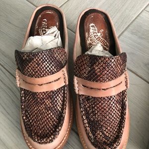 Freebird by Steven Collins loafer. Size 6. Brand new in box